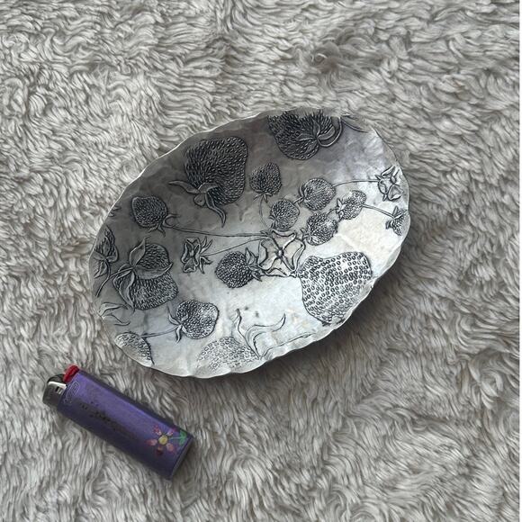 Vintage DeMarsh Forge Strawberry Plate Soap Trinket Dish Made in USA SIlver - Picture 3 of 6